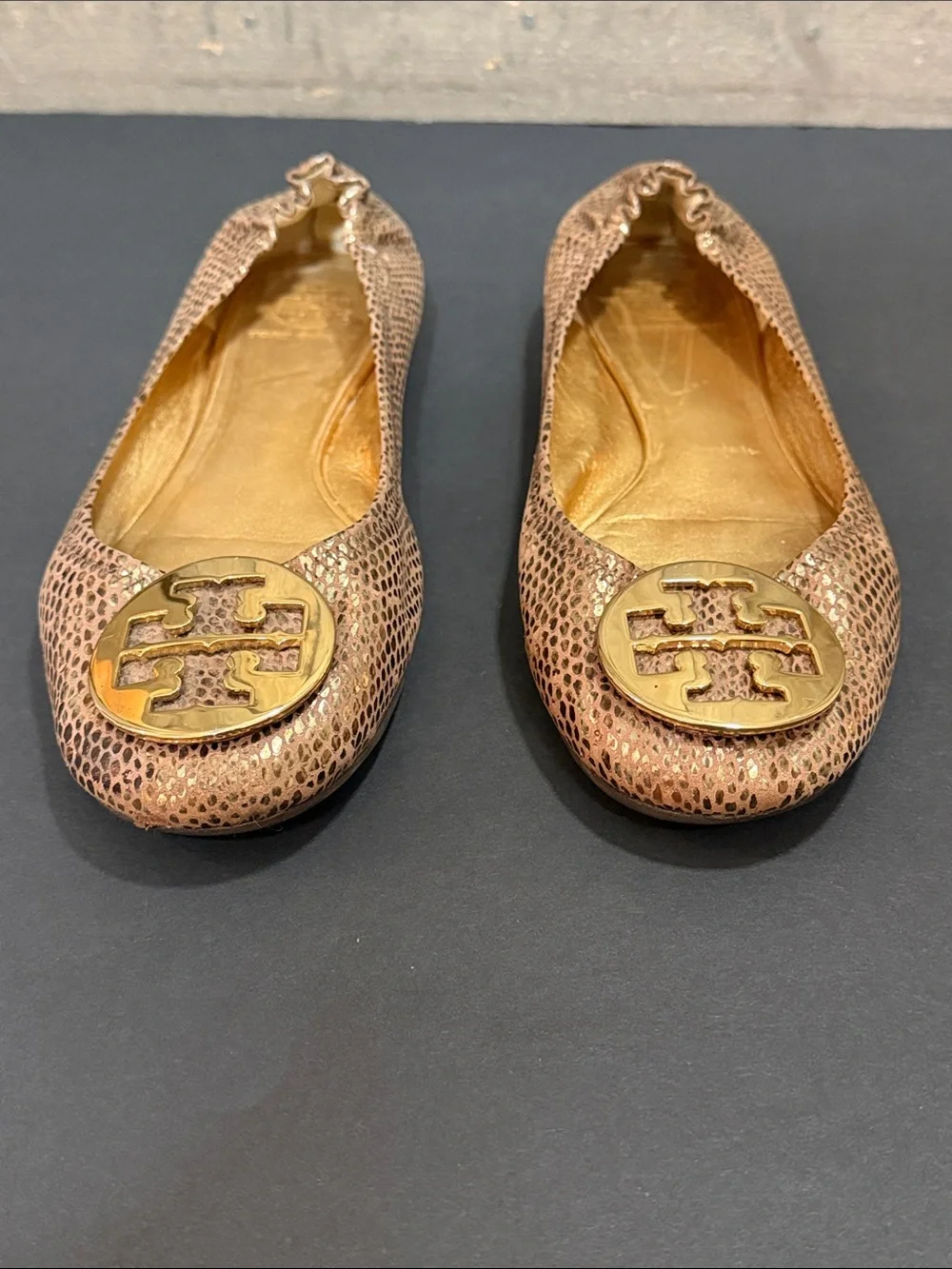 Tory Burch Reva Brown Metallic Snakeskin Leather Ballet Flats Gold Logo Size 9.5